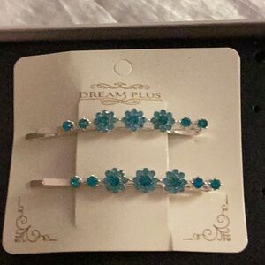 🦋NWT Just Way Too Gorgeous Blue Rhinestone Flower Hair Pins Make Perfect Gift 🦋